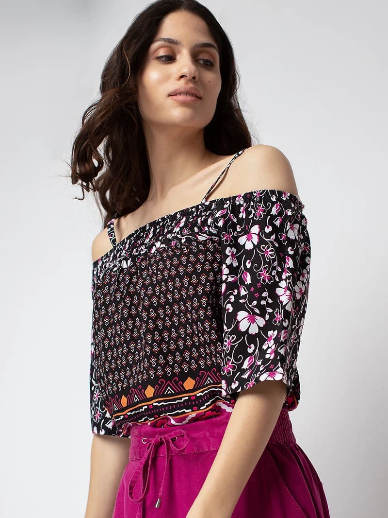 Short-sleeve flared t-shirt