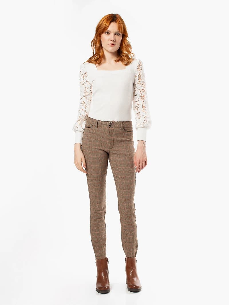 Long-sleeve semi-fitted t-shirt