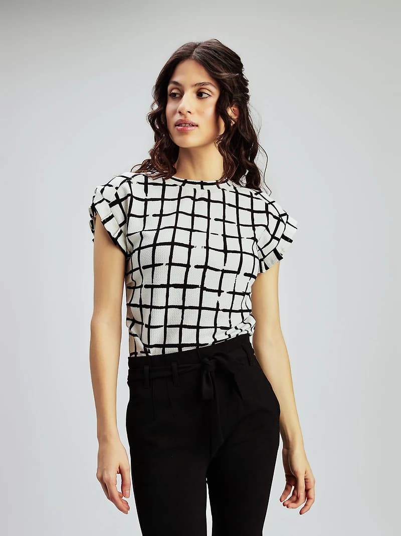 Short-sleeve semi-fitted t-shirt