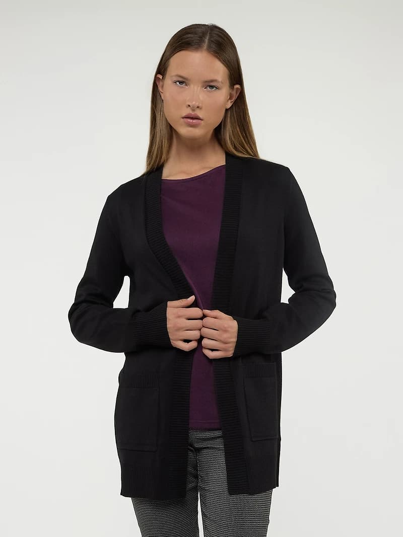 Semi-fitted sweater cardigan