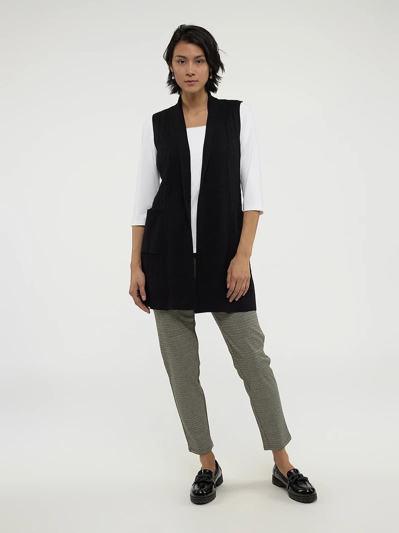 Sleeveless long knitted vest
