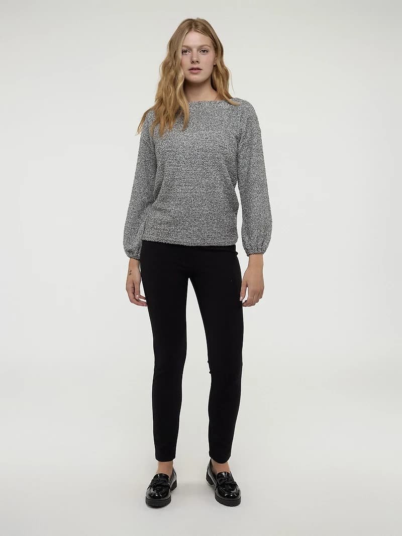 Narrow fitted pull-on pant