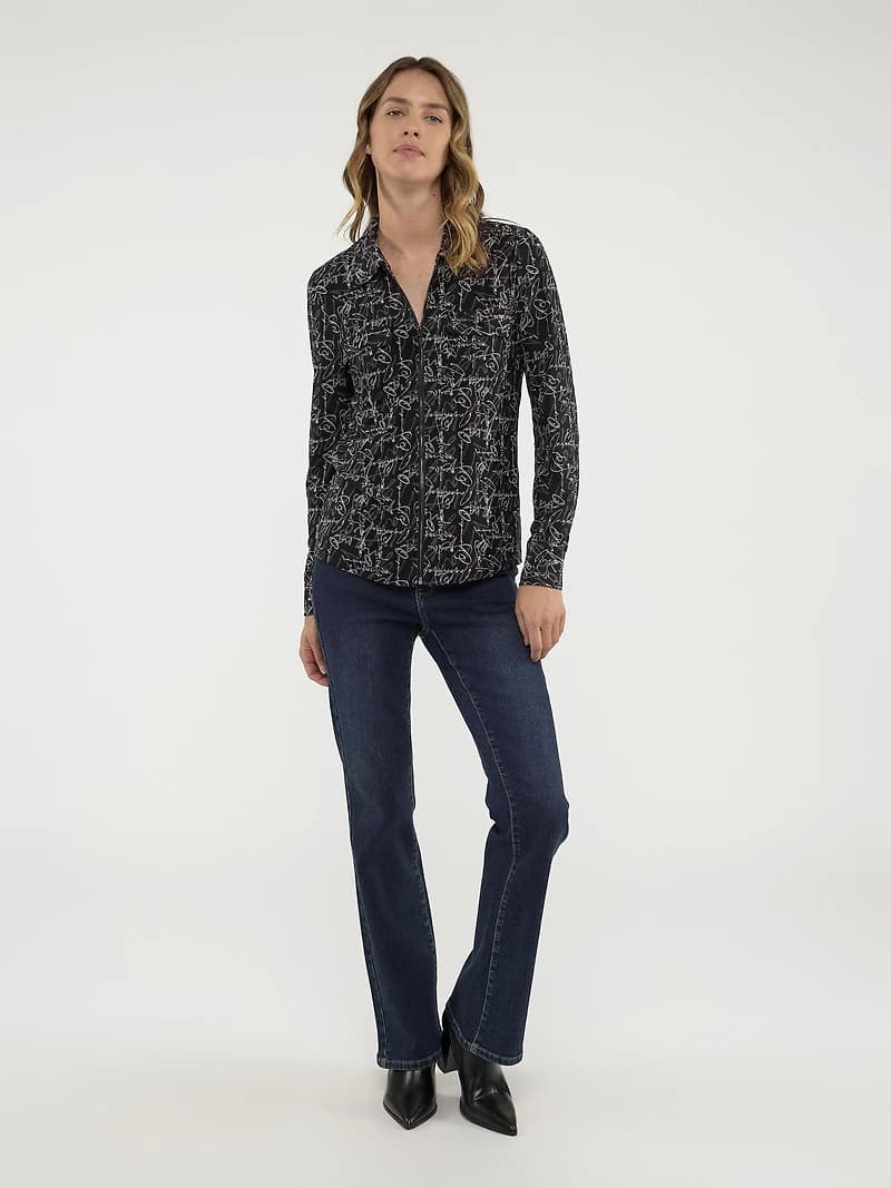 Semi-fitted blouse