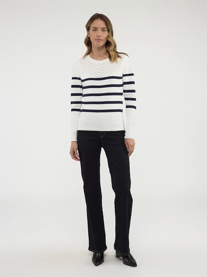 Long-sleeve semi-fitted pullover sweater
