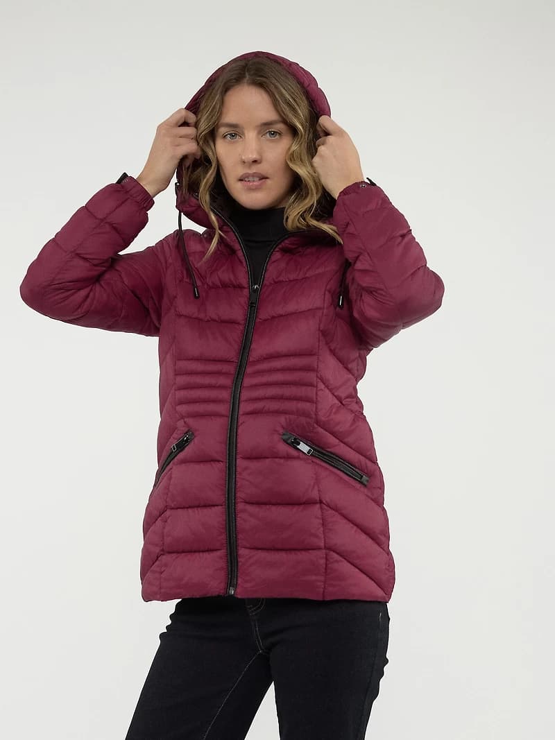 Short semi-fitted coat