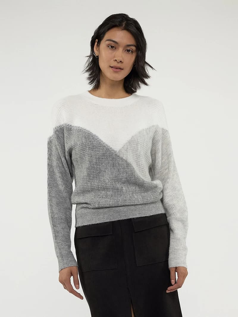 Long-sleeve loose pullover sweater