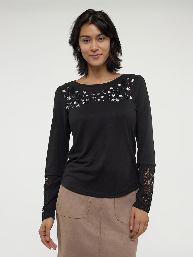 Long-sleeve semi-fitted t-shirt