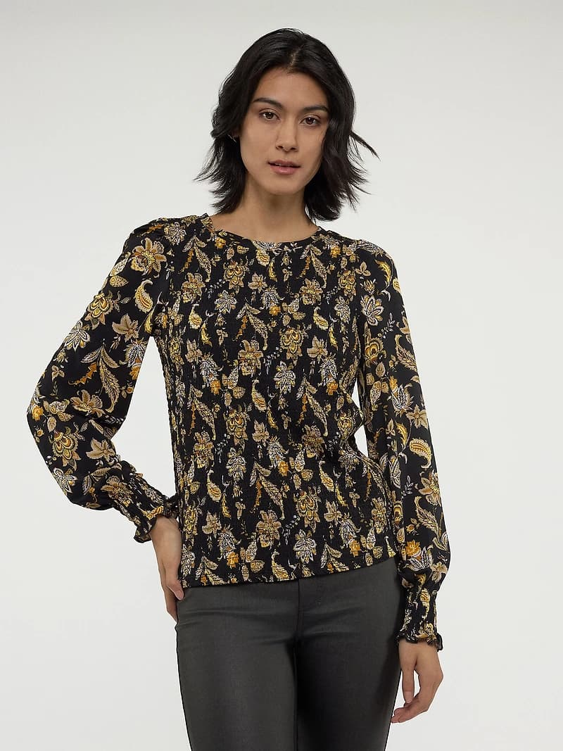 Long-sleeve semi-fitted t-shirt