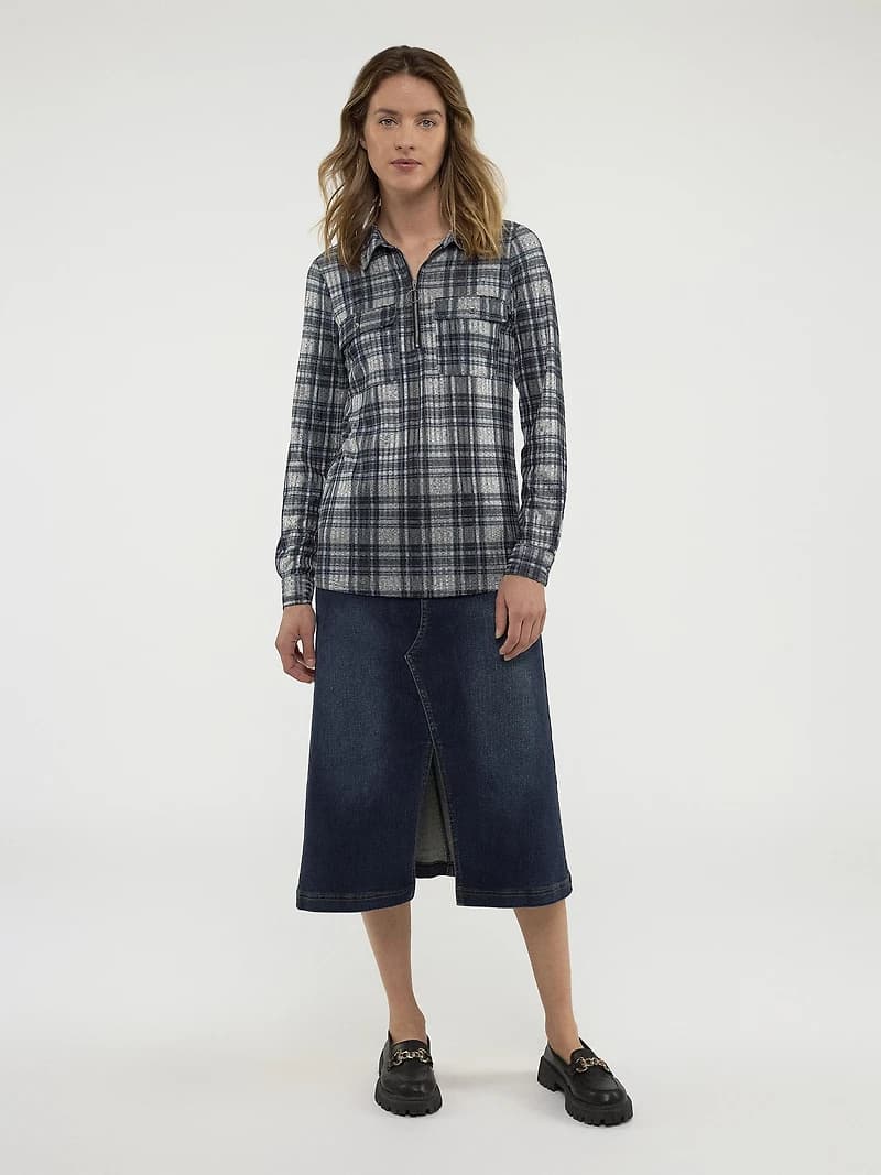 Long-sleeve semi-fitted blouse