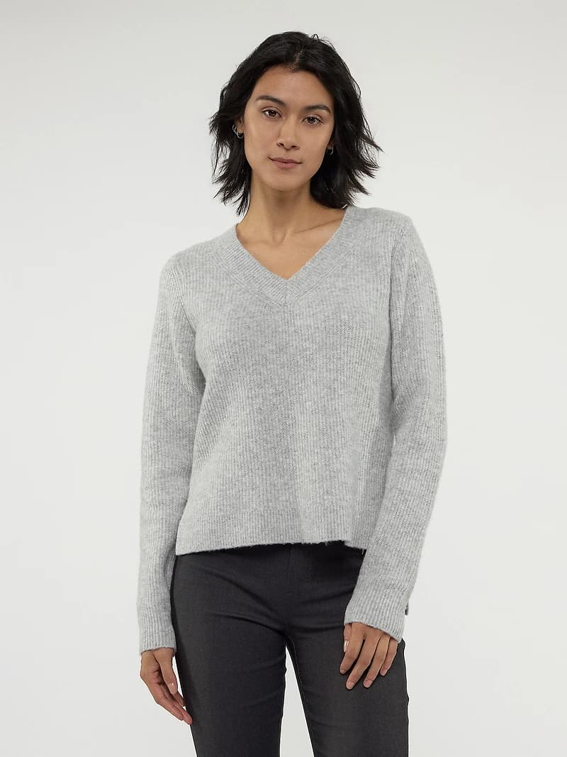 Long-sleeve loose pullover sweater