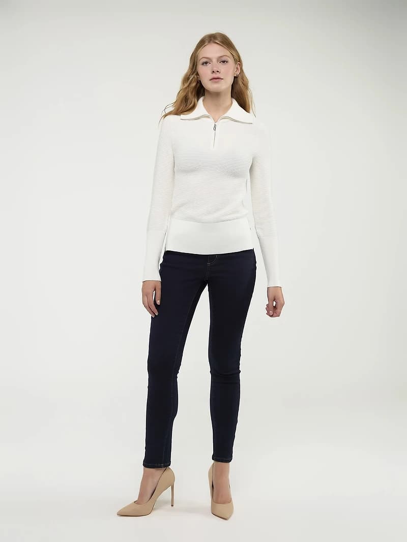 Long-sleeve semi-fitted pullover sweater