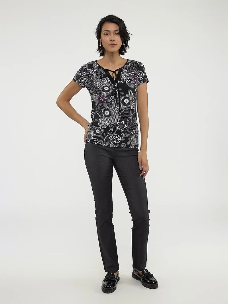 Long-sleeve semi-fitted t-shirt