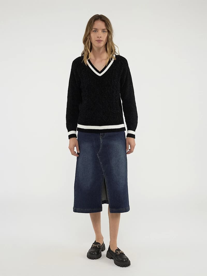 Long-sleeve loose pullover sweater