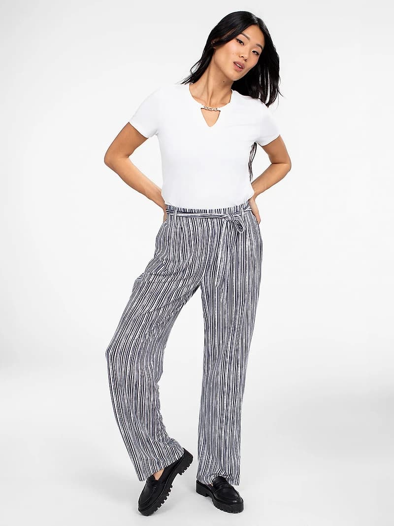 Wide-leg casual pull-on pant