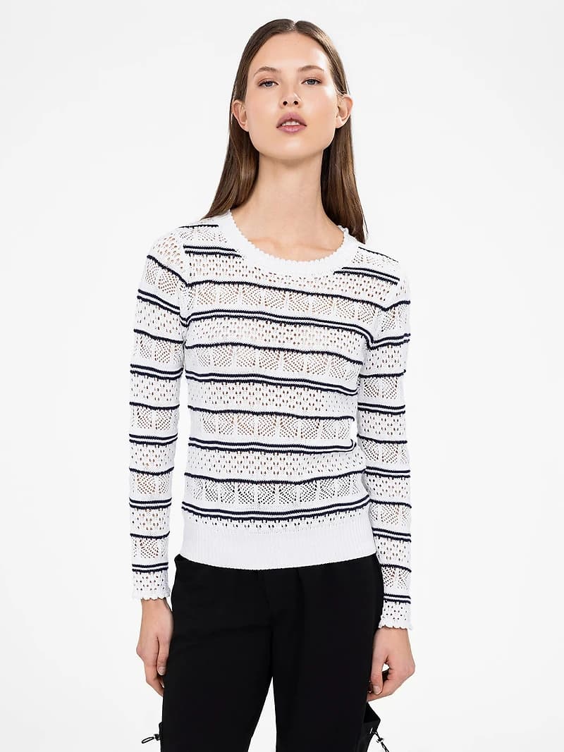 Semi-fitted long-sleeve sweater
