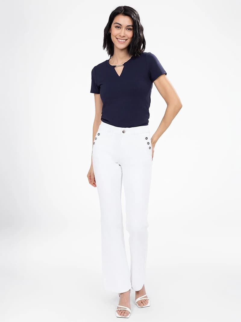 Jean semi-évasé ajusté à taille haute
