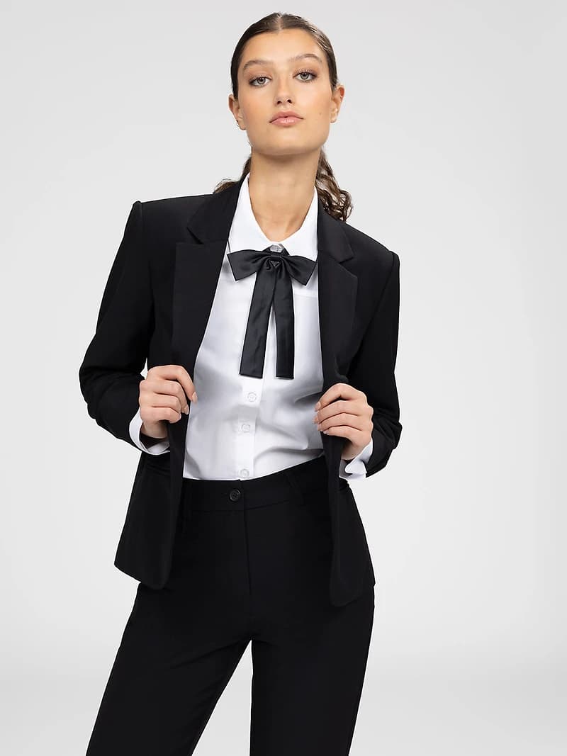 Fitted long sleeve blazer