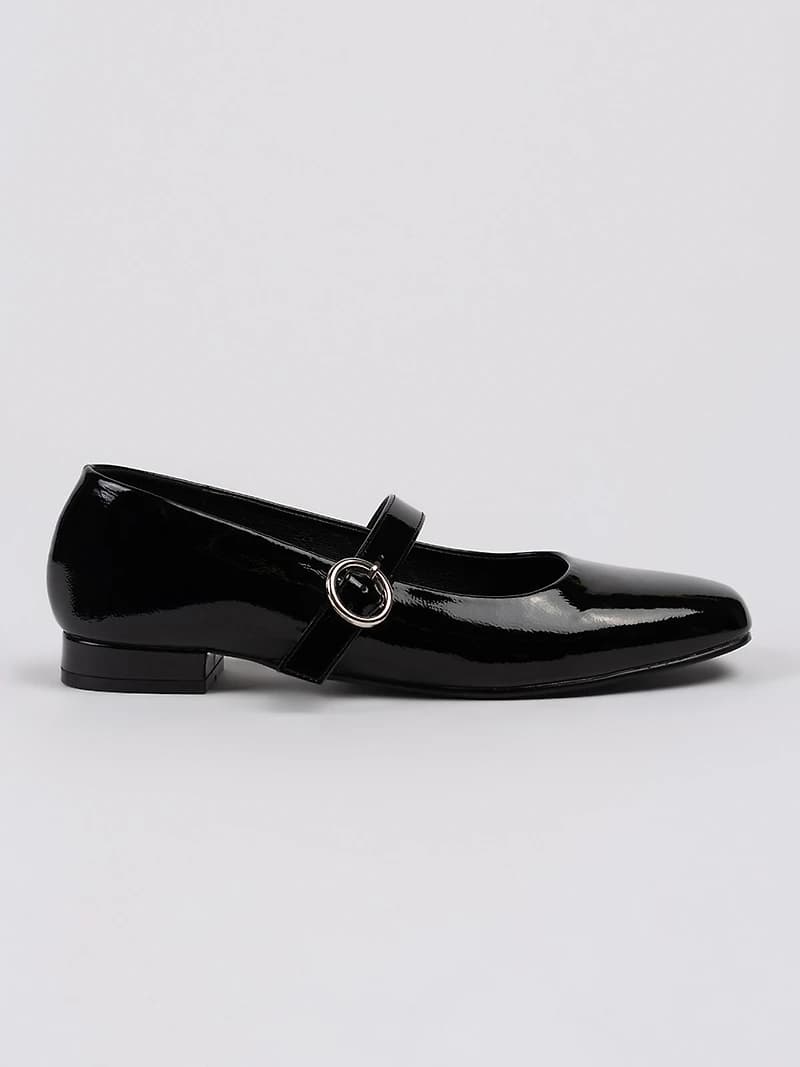 Flat heels shoes
