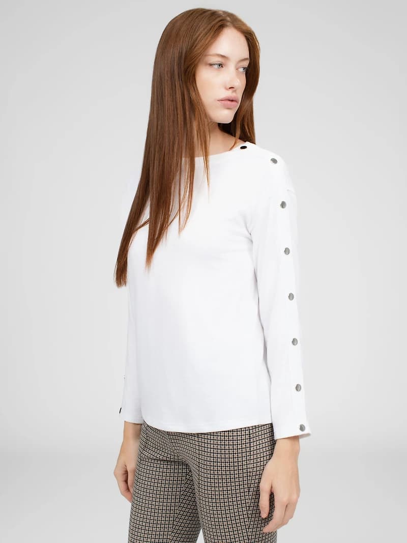 Long-sleeve t-shirt