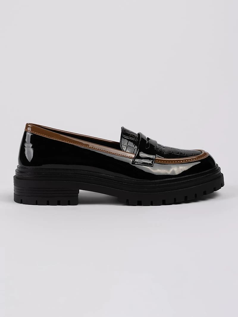 Flat heels shoes