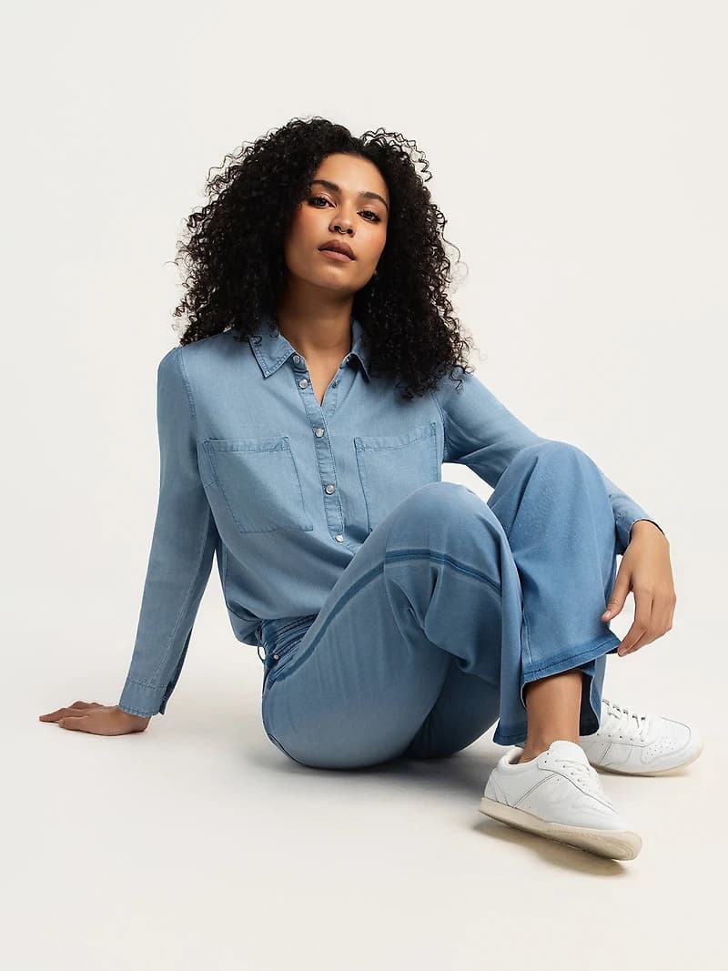 Long-sleeve blouse with buttons