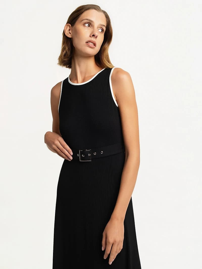 Flared maxi knit dress
