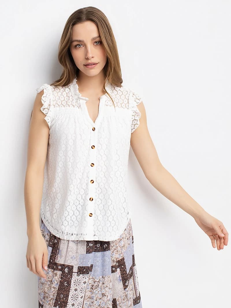 Sleeveless blouse with buttons