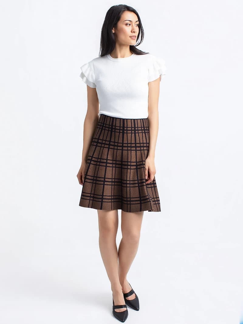 Short flared knit skirt