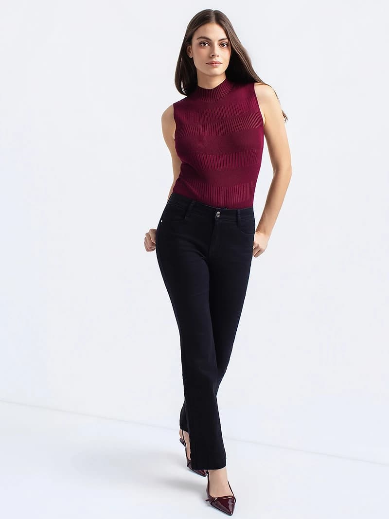 Semi-fitted bootcut jeans