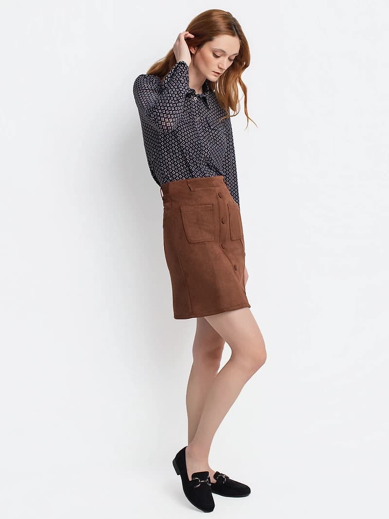 Knee-length A-line skirt