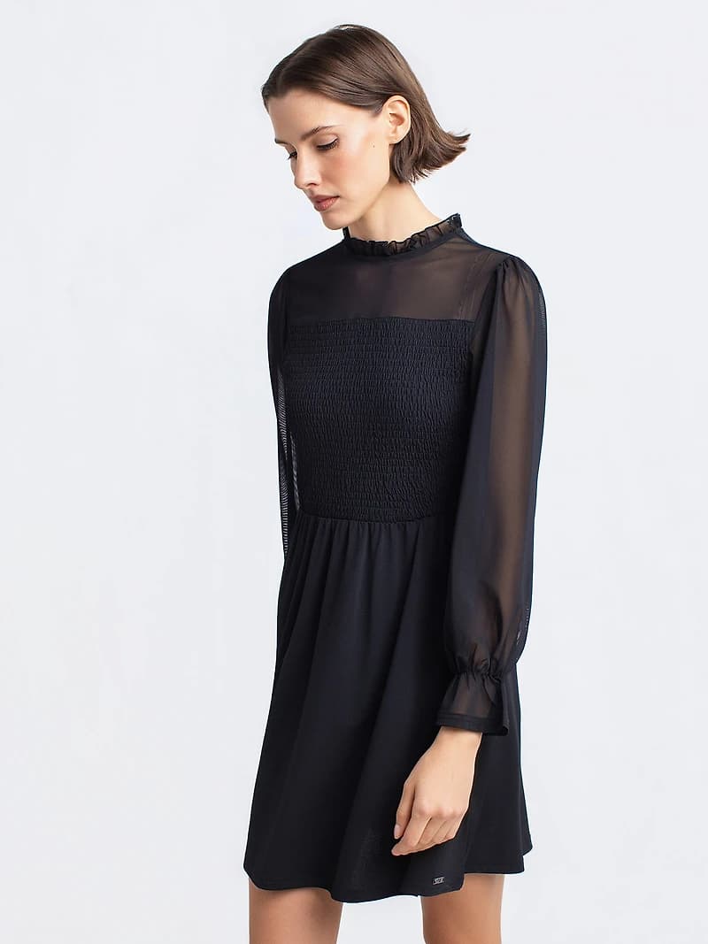 Robe courte évasée