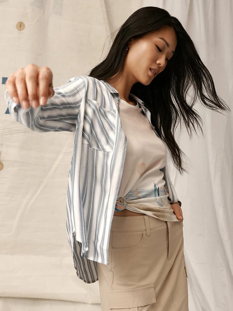 Long-sleeve blouse with buttons