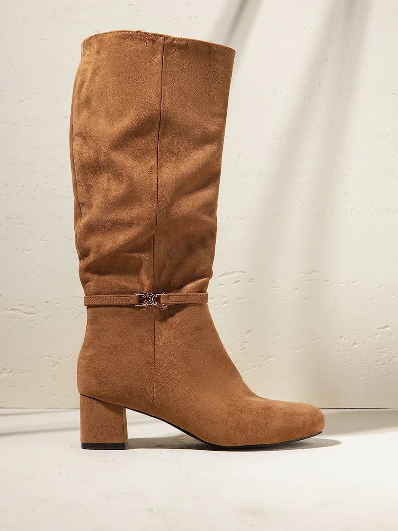 High-heeled boots
